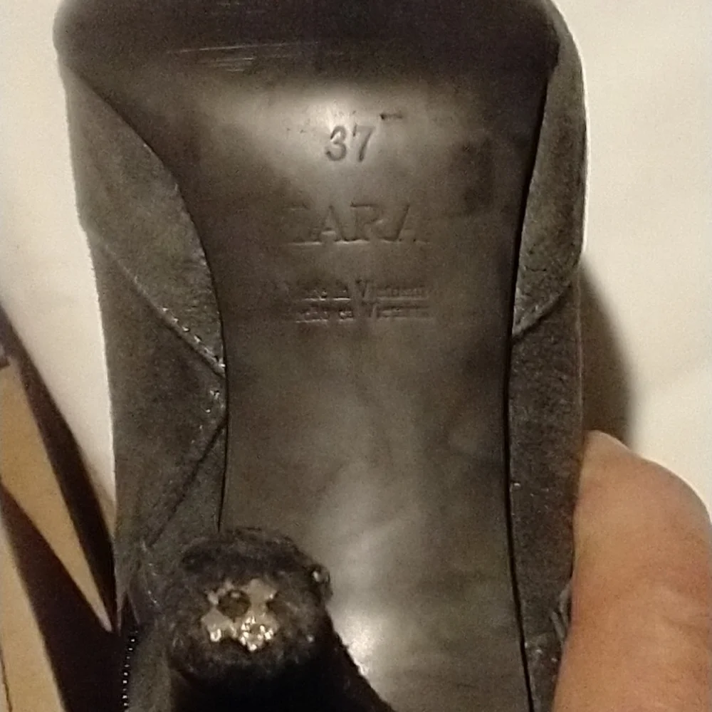 Boots - Picture 4 of 7